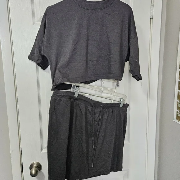 Grey pretty little thing 2 piece outfit - Picture 14 of 16